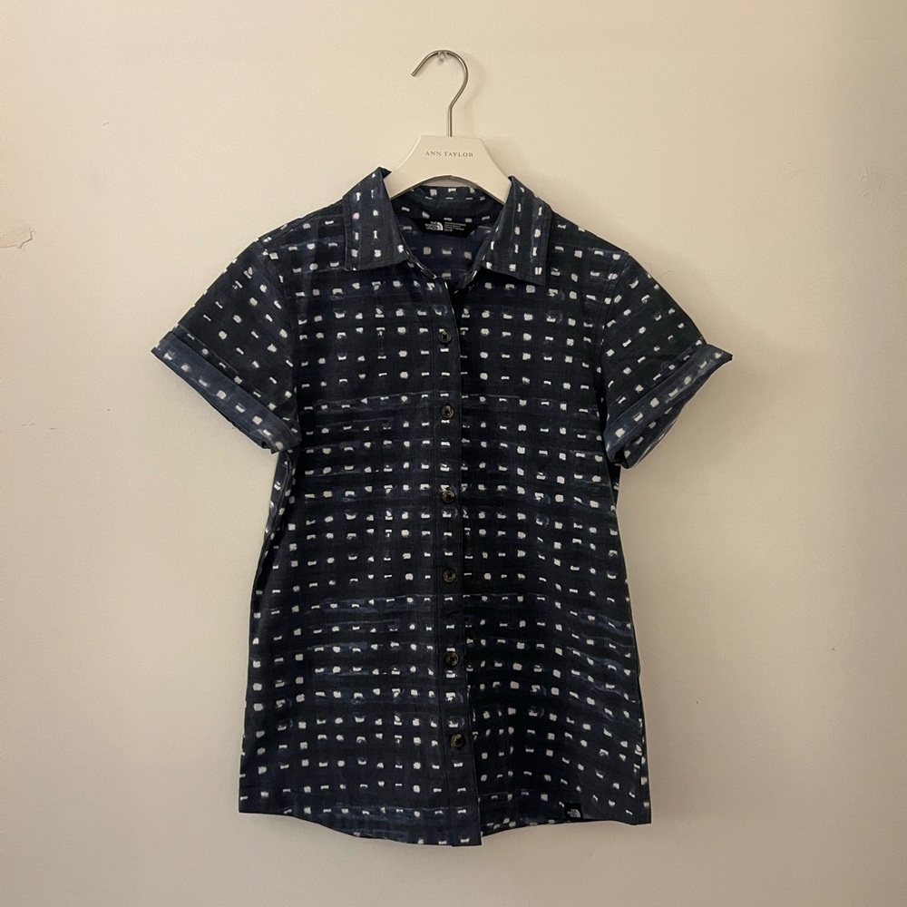 Women’s The North Face Navy and White Blue Patterned Button Up Shirt XS